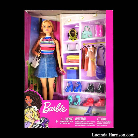 2018 Barbies 11 Piece Fashion Accessories Playset
